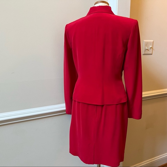 Casual Corners – 2 pc Day to Evening - Red “Hot” 100% Silk Suit- Skirt/Jacket - Picture 3 of 15